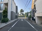 前面道路は６mでお車でのアプローチも安心