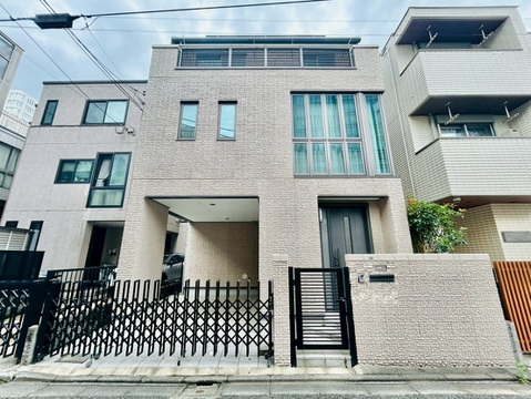 都心最高峰の資産。南青山３丁目に佇む、気品に満ちた独立の戸建