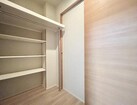 2室をつなぐ「ウォークインクローゼット」衣替えまでこの場で完結します。