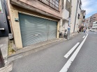 前面道路との高低差はございません