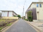 物件周辺は穏やかな住宅地が広がります。