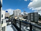 青空が一望できるバルコニー。南向き住戸につき日当たり良好です♪