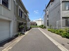 交通量の少ない前面道路♪