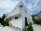 閑静な住宅街の中にございます。