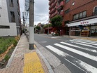 周囲は下町の雰囲気の残る町並み