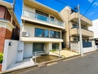 閑静な住宅街に佇む32坪の土地。建築条件なし、自由設計で建てる家。