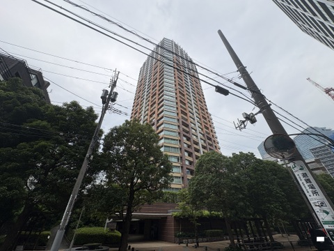 青山パークタワー