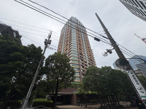 青山パークタワー