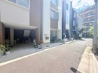 交通量の少ない前面道路♪