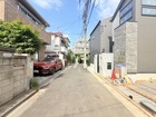 ゆったりと落ち着いて駐車できる、4mの安心幅。