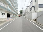 電動シャッター付き駐車場
