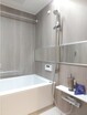 １日の疲れを癒してくれる広々とした浴室