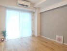 ゆったりとくつろげる、明るく開放的なリビング空間です。