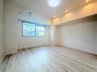 シンプルですっきりとした室内は飽きのこない居心地の良い雰囲気