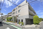 閑静な住宅街に佇む低層レジデンス