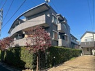 閑静な住宅街の中の低層レジデンス