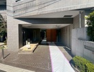 温かい光が迎えてくれる、自慢のエントランス。