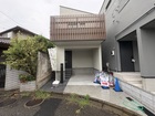 東急大井町線徒歩７分。木製サッシの暖かみのあるデザイン。