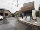 東急大井町線徒歩７分。木製サッシの暖かみのあるデザイン。