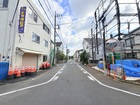 周囲は閑静な住宅街