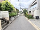 周辺は閑静な住宅街です♪
