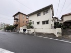 周辺は閑静な住宅街