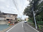 周囲は緑豊かな閑静な住宅街