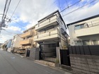 パナソニックホームズ（株）施工の軽量鉄骨造３階建て。